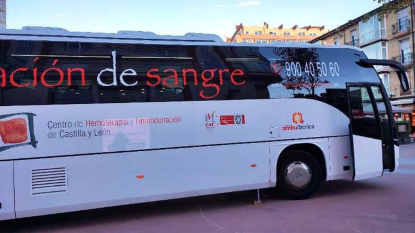 El autobús de la donación estará instalado hoy y mañana en la céntrica plaza Mariano Granados