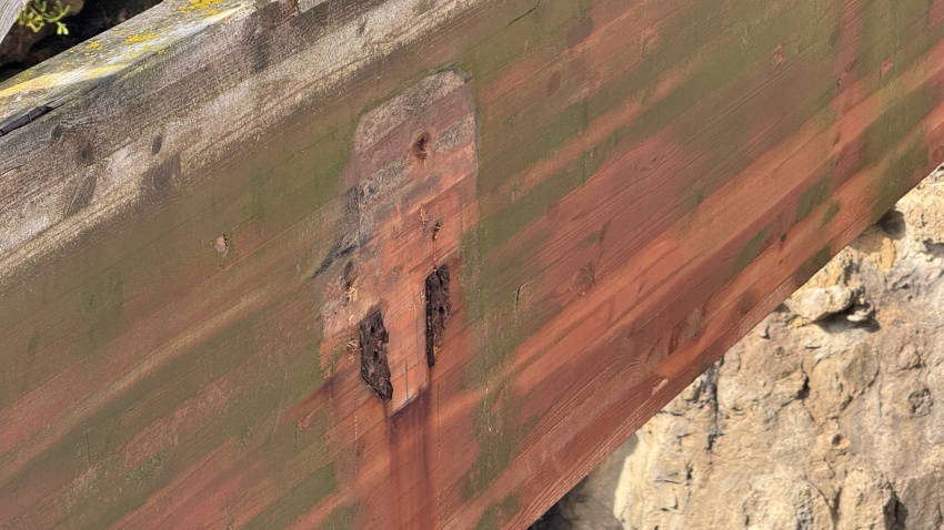 Imagen de la pasarela rota