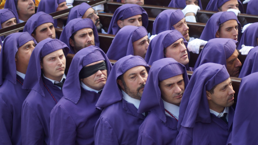 La ciudad de Tarragona acoge una de las procesiones más multitudinarias y espectaculares: la del Santo Entierro