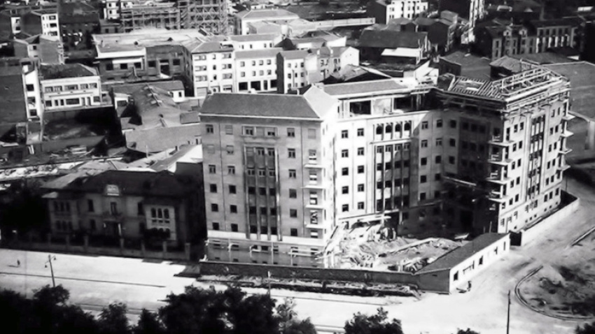 Casa de Aviación durante su construcción