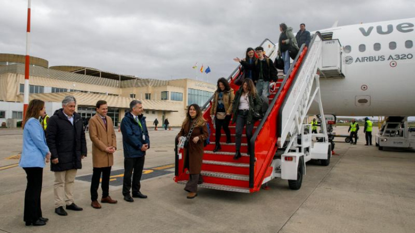Llega del primer vuelo procedente de Barcelona