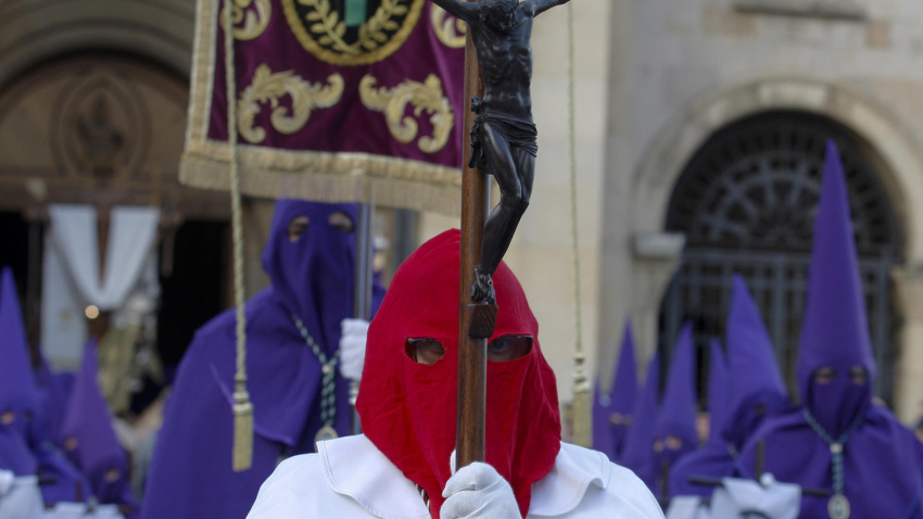 Procesión en la Semana Santa de Gijón (2025)