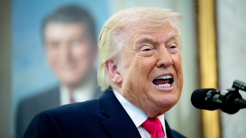 (Foto de ARCHIVO)March 24, 2026, Washington, District Of Columbia, USA: United States President Donald J Trump speaks during a swearing-in ceremony for US Secretary of Homeland Security (DHS) Markwayne Mullin in the Oval Office of the White House in Washington, DC, USA, on Tuesday, March 24, 2026. Mullin was confirmed as DHS secretary, placing the former Oklahoma senator in charge of a Trump administration immigration crackdown that has triggered a 37-day funding shutdown of the cabinet agency,Image: 1085947355, License: Rights-managed, Restrictions: , Model Release: no, Credit line: Graeme Sloan - Pool via CNP / Zuma Press / ContactoPhotoEditorial licence valid only for Spain and 3 MONTHS from the date of the image, then delete it from your archive. For non-editorial and non-licensed use, please contact EUROPA PRESS.24/3/2026 ONLY FOR USE IN SPAIN