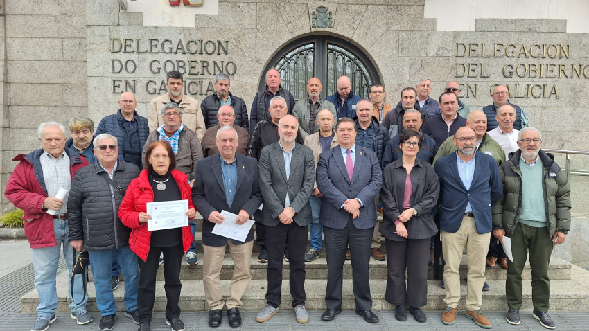Foto de Familia de los radioaficionados en la Delegación del Gobierno de Galicia