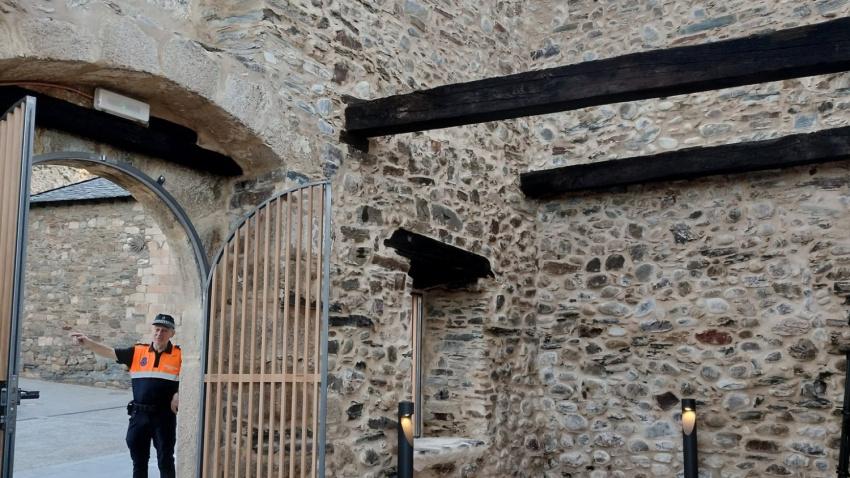 Ponferrada (León) estrena un nuevo ágora cultural junto al Castillo en homenaje al artista Ángel Ruiz