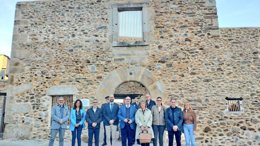 Ponferrada (León) estrena un nuevo ágora cultural junto al Castillo en homenaje al artista Ángel Ruiz