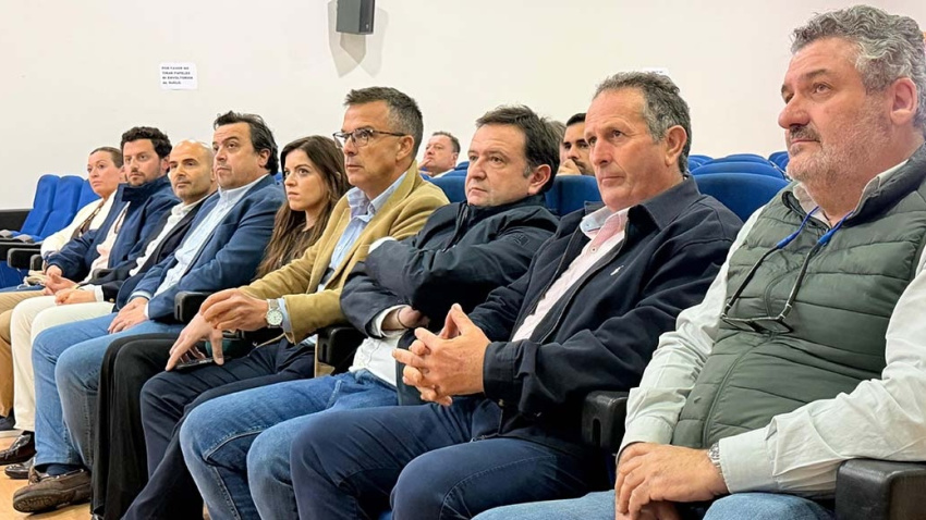 Autoridades y miembros de organizaciones agrarias, en la presentación de ASATA