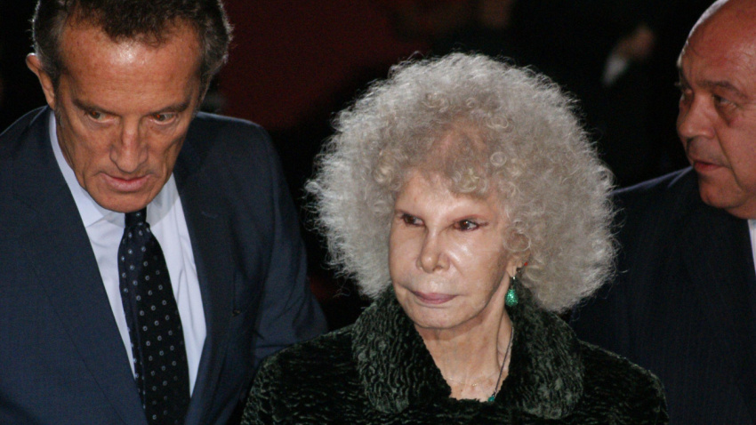 Cayetana Fitz-James Stuart, Duquesa de Alba, con su marido Alfonso Diez Carabantes