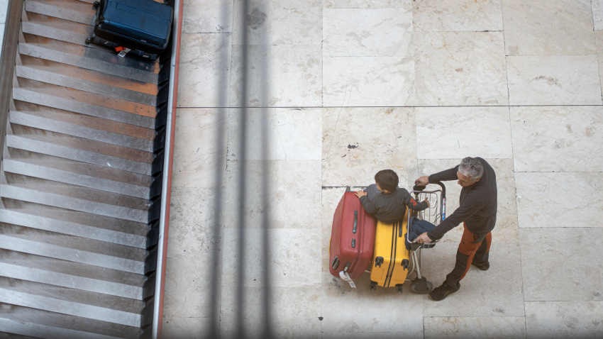 Viajeros en el Aeropuerto Adolfo Suárez Madrid-Barajas, a 19 de diciembre de 2025