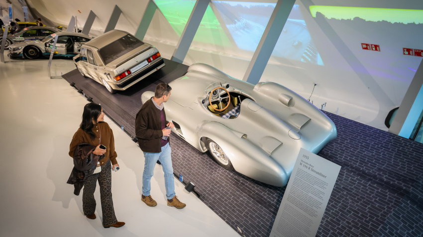 Exposición Mercedes-Benz en Mobility City.