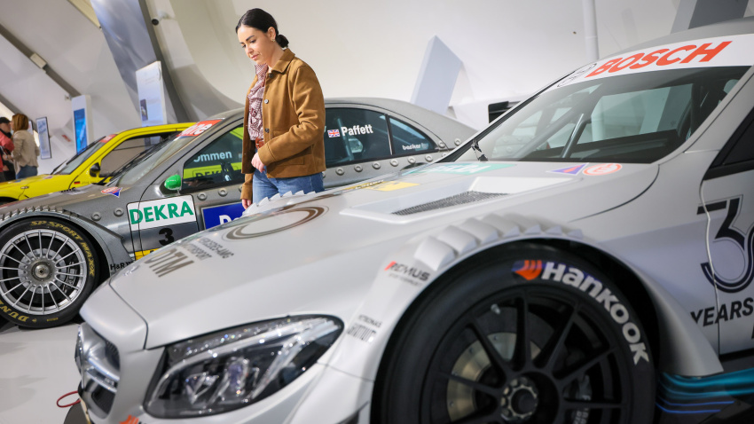 Exposición Mercedes-Benz en Mobility City.