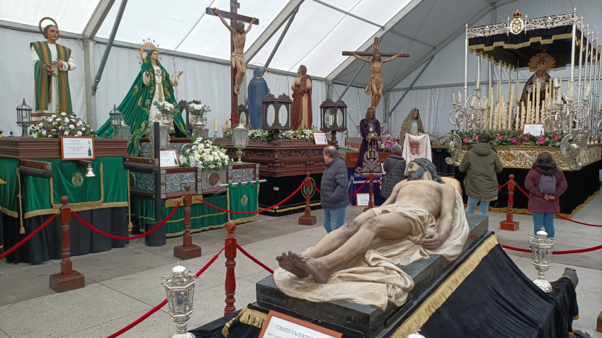 Imágenes de la Semana Santa en Santander, bajo la carpa de la Plaza Porticada