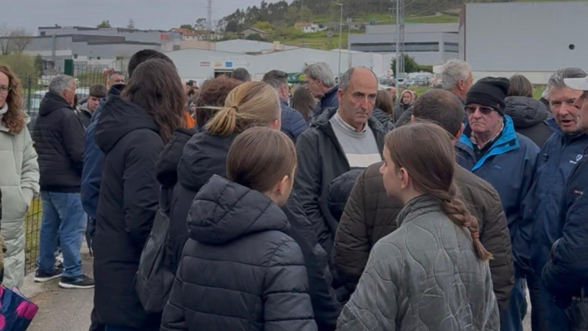 Ganaderos concentrados a la puerta de la fábrica de leche Celta