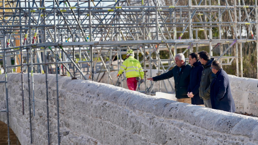 Visita del presidente de la Diputación de Valladolid, Conrado Íscar, a las obras en los puentes afectados