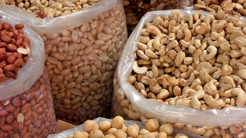 Imagen de recurso de frutos secos a la venta en un mercado español
