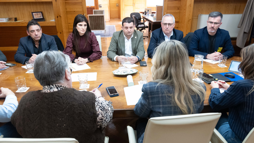 Mar Vaquero mantiene un encuentro con los alcaldes de los municipios afectados por el recorte del Nudo Mudéjar