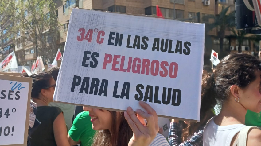 Los docentes agotados del exceso carga laboral y denuncia la falta de recursos