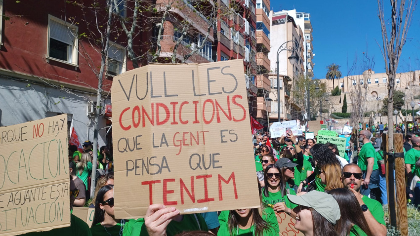 El profesorado amenaza con ir a una huelga indefinida a partir del próximo mes de mayo