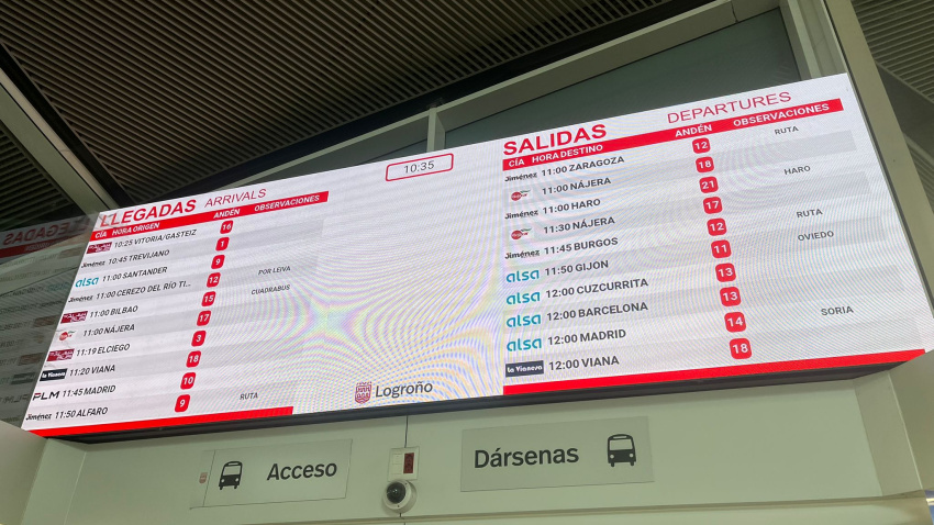 Panel de la estación de autobuses de Logroño
