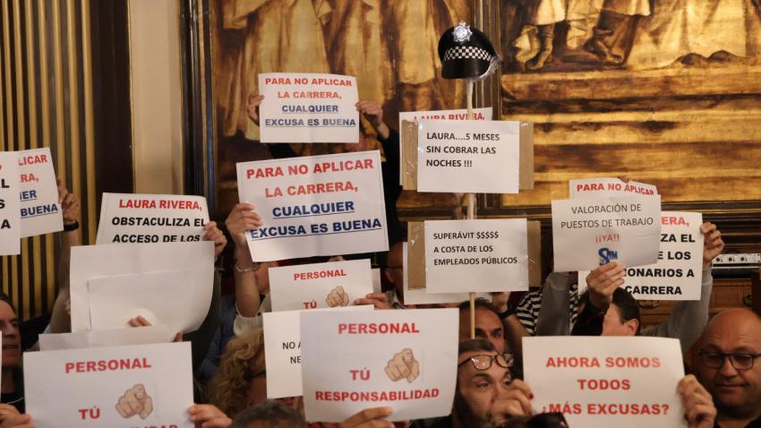 Los funcionarios del Ayuntamiento de Zamora durante el pleno de marzo