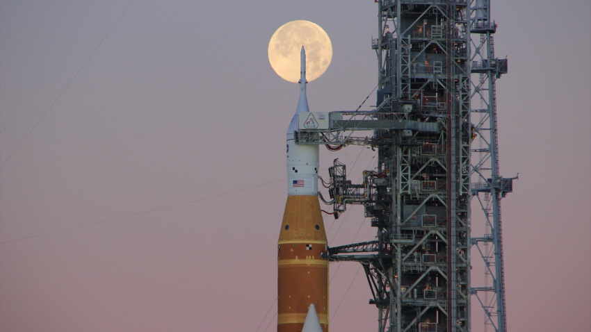 La Artemis II preparada para el lanzamiento de este miércoles