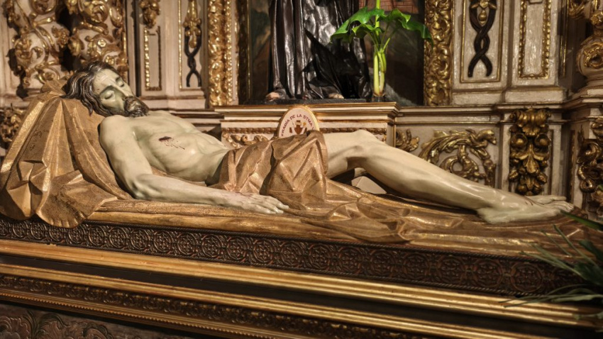 Adoración al Cristo yacente