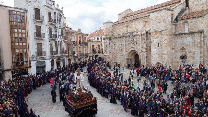 Procesión de la cofradía de la Santa Vera Cruz