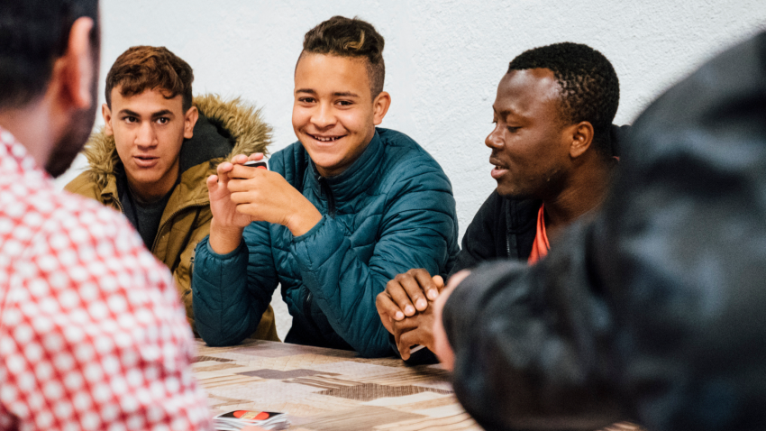 Los irregulares crónicos son personas indocumentadas, que no tienen un país de origen