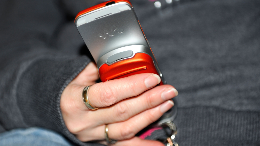 BYRMKB female holding sony ericsson mobile phone