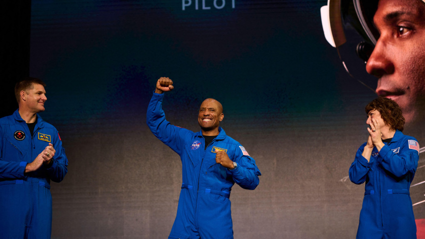 Victor Glover, uno de los miembros de la tripulación a bordo del Artemis II