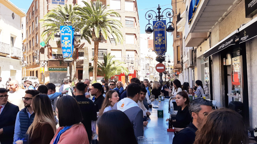 Una de las barras instaladas en el exterior de bares durante la Semana Santa de Lorca