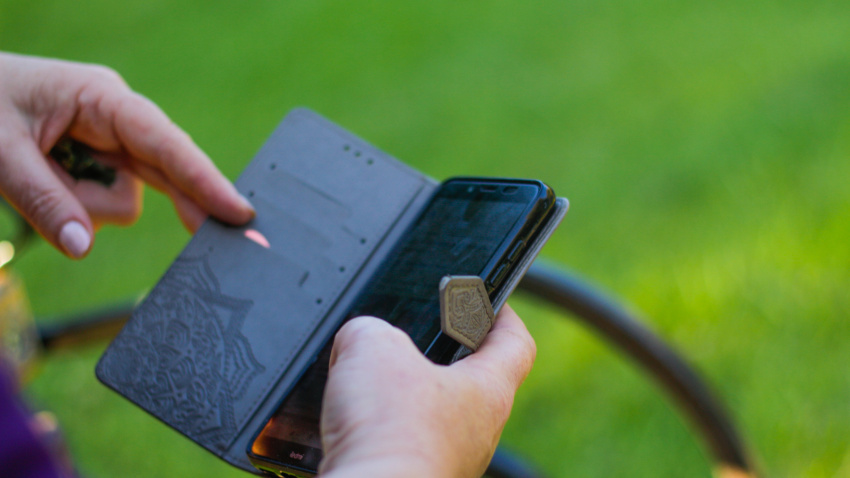 Conectarse a una red wifi pública tiene sus riesgos: pueden hackearte el dispositivo