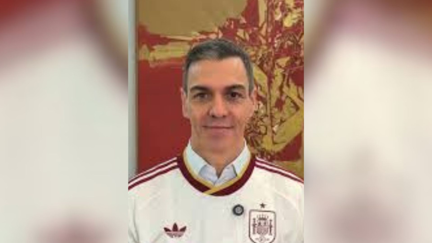 Pedro Sánchez, con la camiseta de la Selección