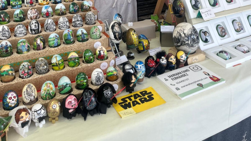 Huevos pintos elaborados por la artesana Mariana Fano