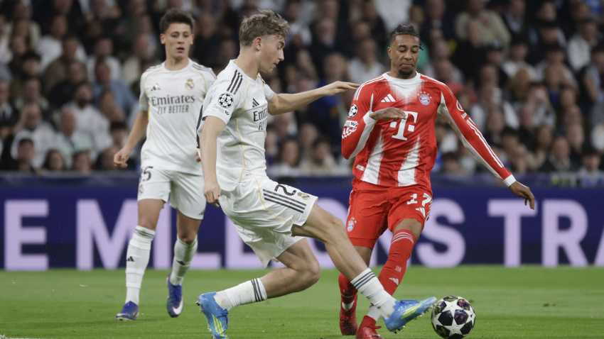 Huijsen y Olise en el Real Madrid - Bayern de Múnich de Champions