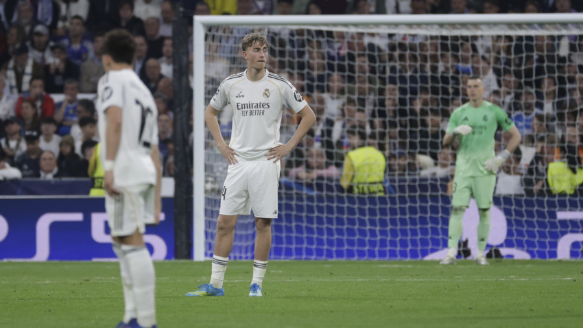 Los jugadores del Real Madrid tristes después de recibir un gol del Bayern