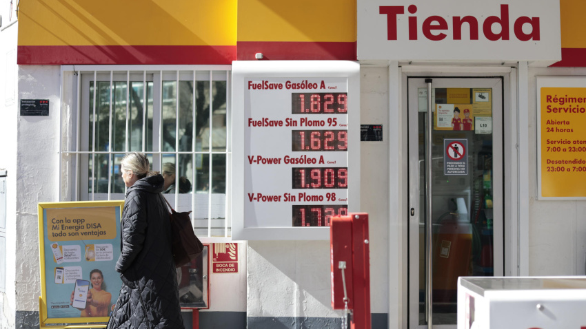 Lista de precios de los diferentes derivados del petróleo ofertados en una estación de servicio de Madrid