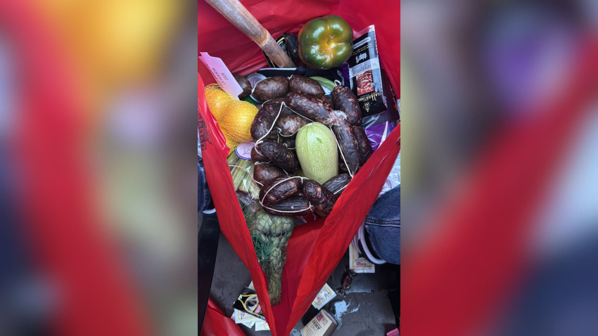 Carlos Herrera recibe multitud de productos típicos murcianos en su bando de la huerta