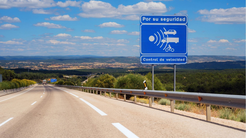 Cartel de aviso de radar