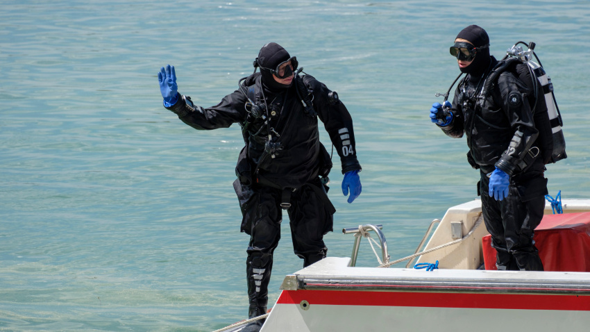 Imagen de recurso de dos buceadores profesionales