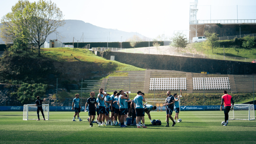 El entrenamiento matinal en Zubieta estuvo marcado una jornada más por el calor en Gipuzkoa