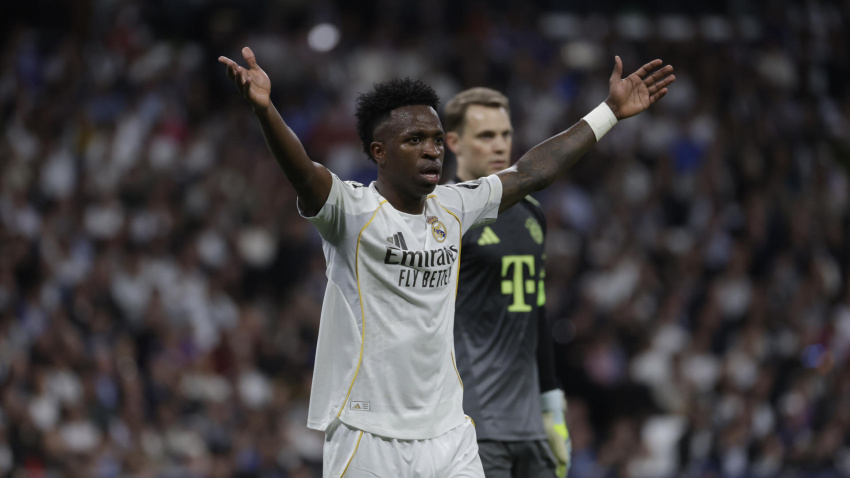 El delantero del Real Madrid Vinicius Junior, durante el partido de ida de los cuartos de final de la Liga de Campeones que Real Madrid y Bayern Munich disputan este martes en el estadio Santiago Bernabéu