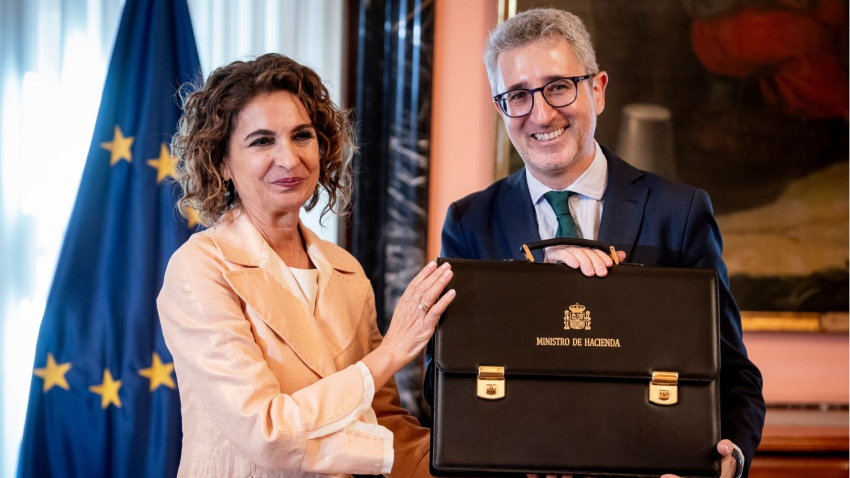 Los ministros de Hacienda, María Jesús Montero y Arcadi España