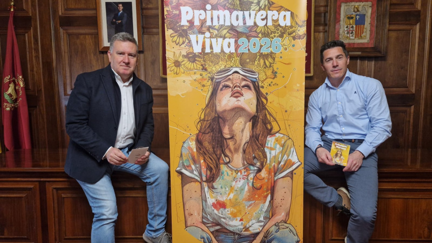 José Luis Torán y Carlos Méndez en la presentación de "Primavera Viva" en el Ayuntamiento de Teruel
