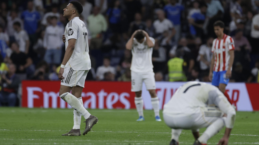 Los jugadores del Real Madrid, cabizbajos tras empatar contra el Girona