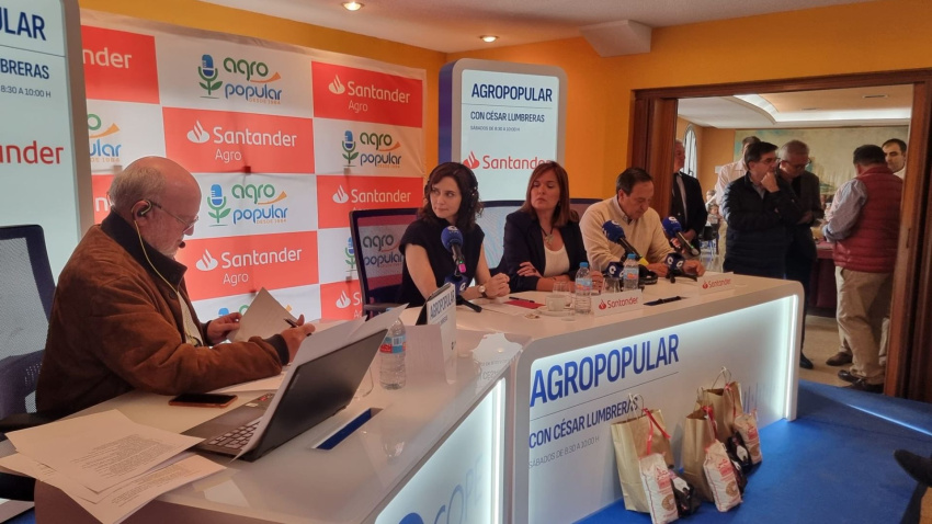 César Lumbreras, con la presidenta de la Comunidad de Madrid, Isabel Díaz Ayuso