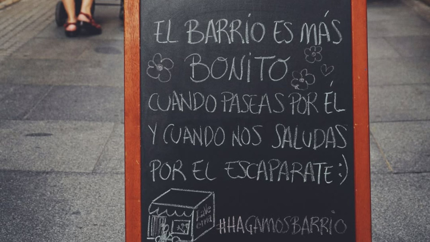 Uno de los carteles en la tienda de Sonia Romero