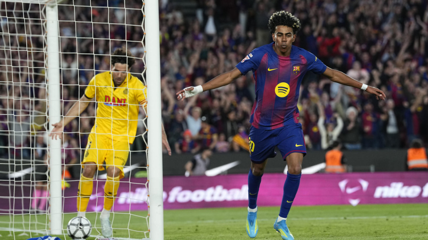 Lamine Yamal celebra el 3-1 del Barcelona contra el Espanyol