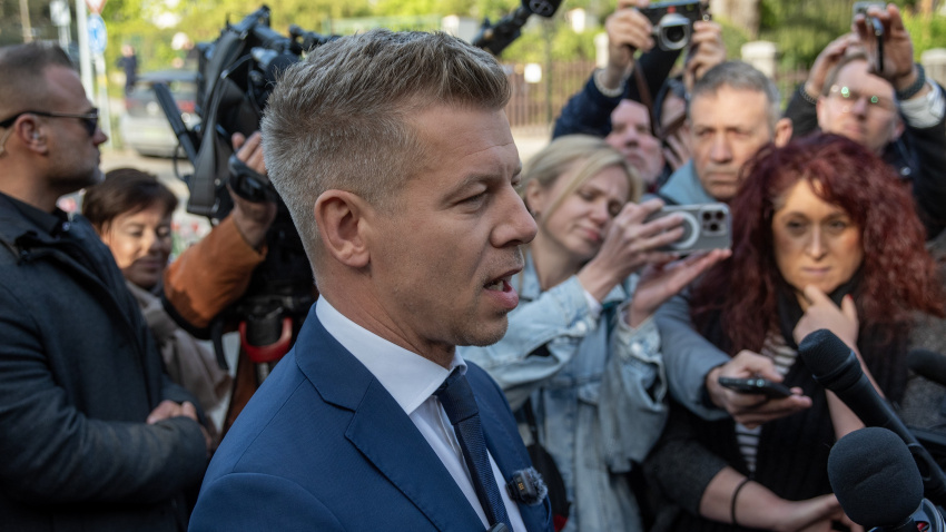 The President of the Tisza Party, Peter Magyar shares his thoughts about the election with the Hungarian and the International media in Budapest. The President of the Tisza Party, Peter Magyar - the biggest opposition of Viktor Orban and the Fidesz - arrived to one of the polling station (Hegyvideki Mesevar Ovoda) to vote and then he held a press conference to the Hungarian and the international media in Budapest.