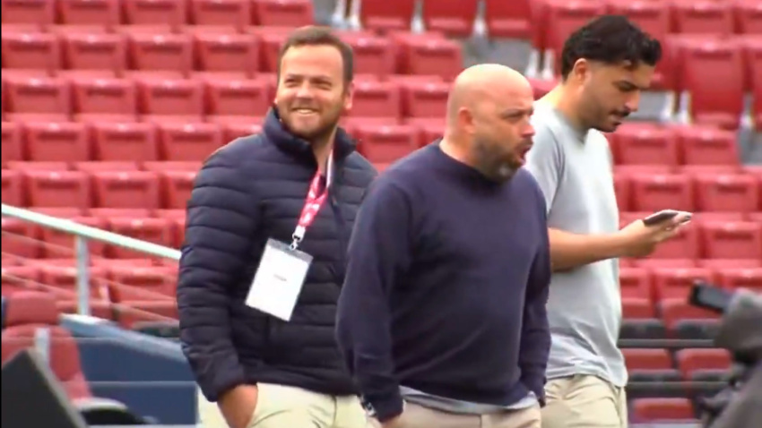 Manolo González, al pisar el césped del Camp Nou